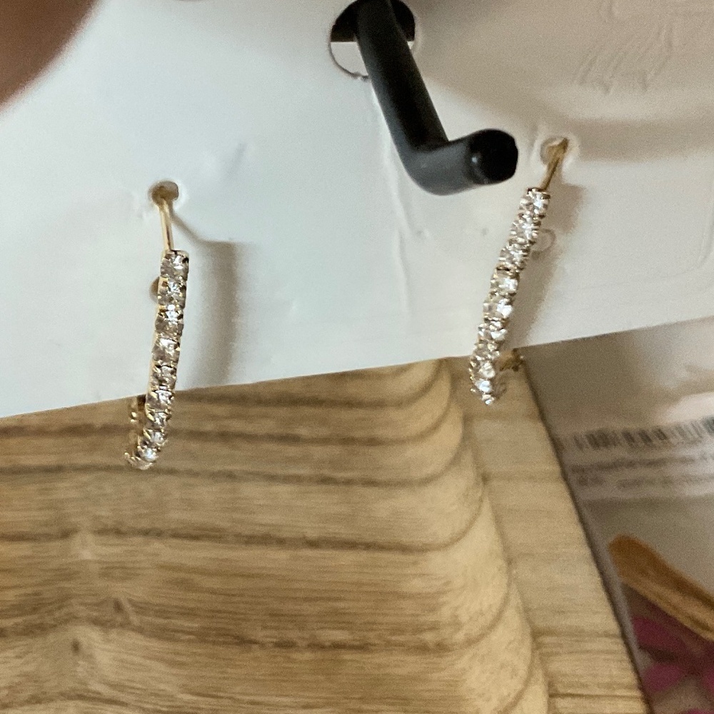 Hanging rhinestone earrings-brand new